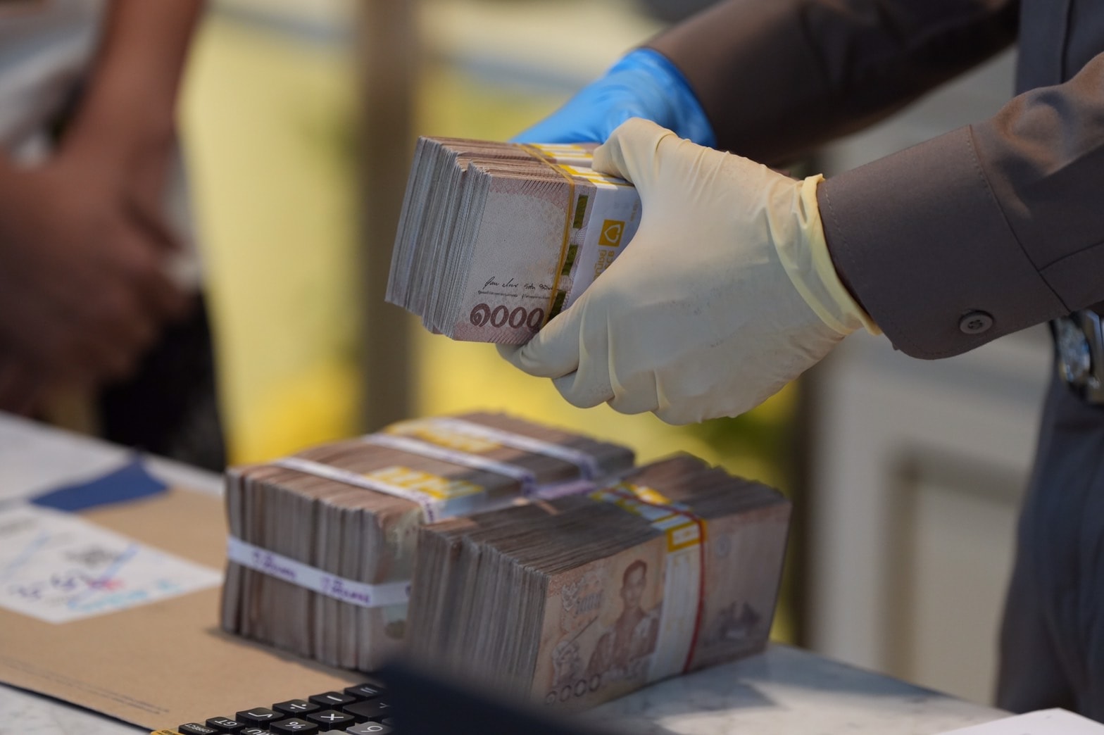 แยม ธมลพรรณ์ 