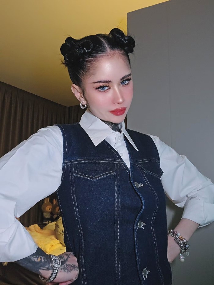 ปราง ปรางทิพย์ อวดแหวนเพชร นิ้วนางข้างซ้าย