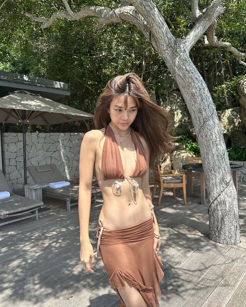 ปราง กัญญ์ณรัณ ชุดว่ายน้ำ