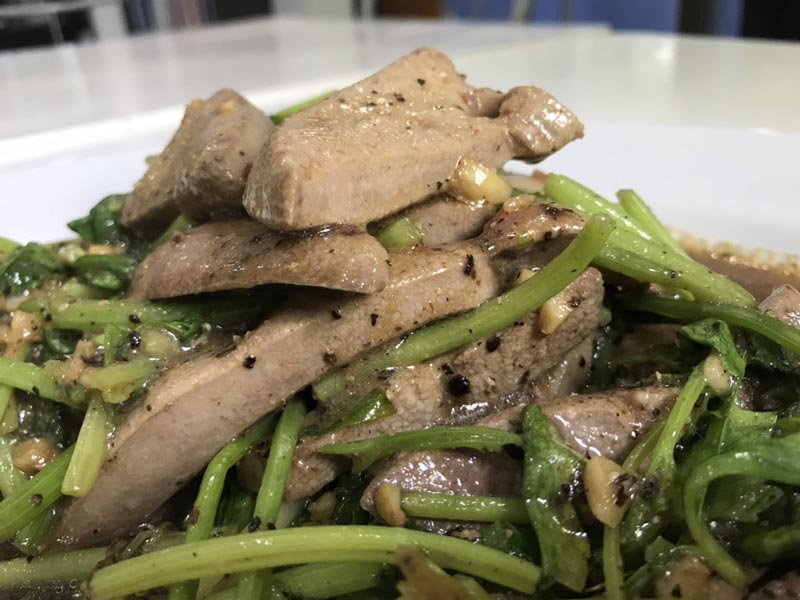 ตับผัดขึ้นฉ่ายพริกไทยดำ