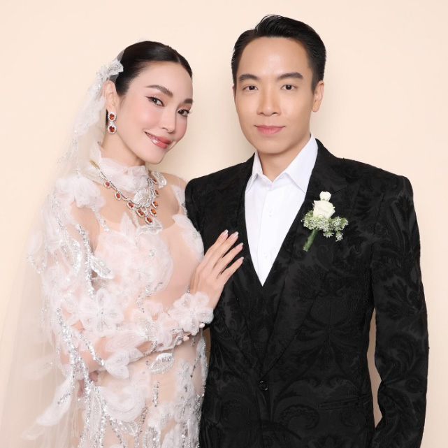 เมย์ พิชญ์นาฏ ชุดแต่งงาน