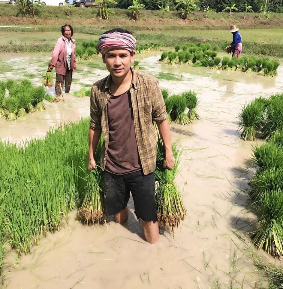 ไผ่ พงศธร