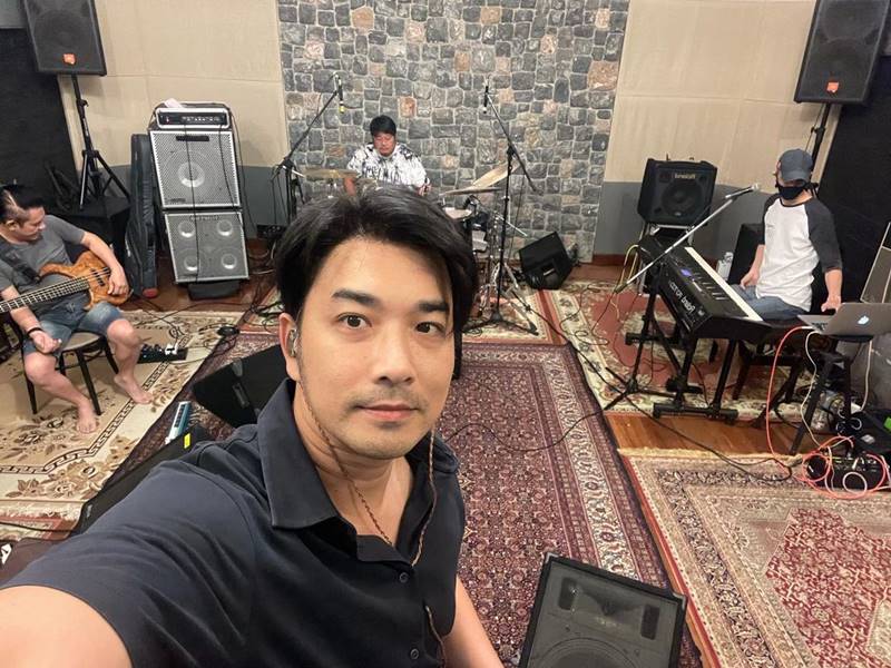 เจมส์ เรืองศักดิ์ 