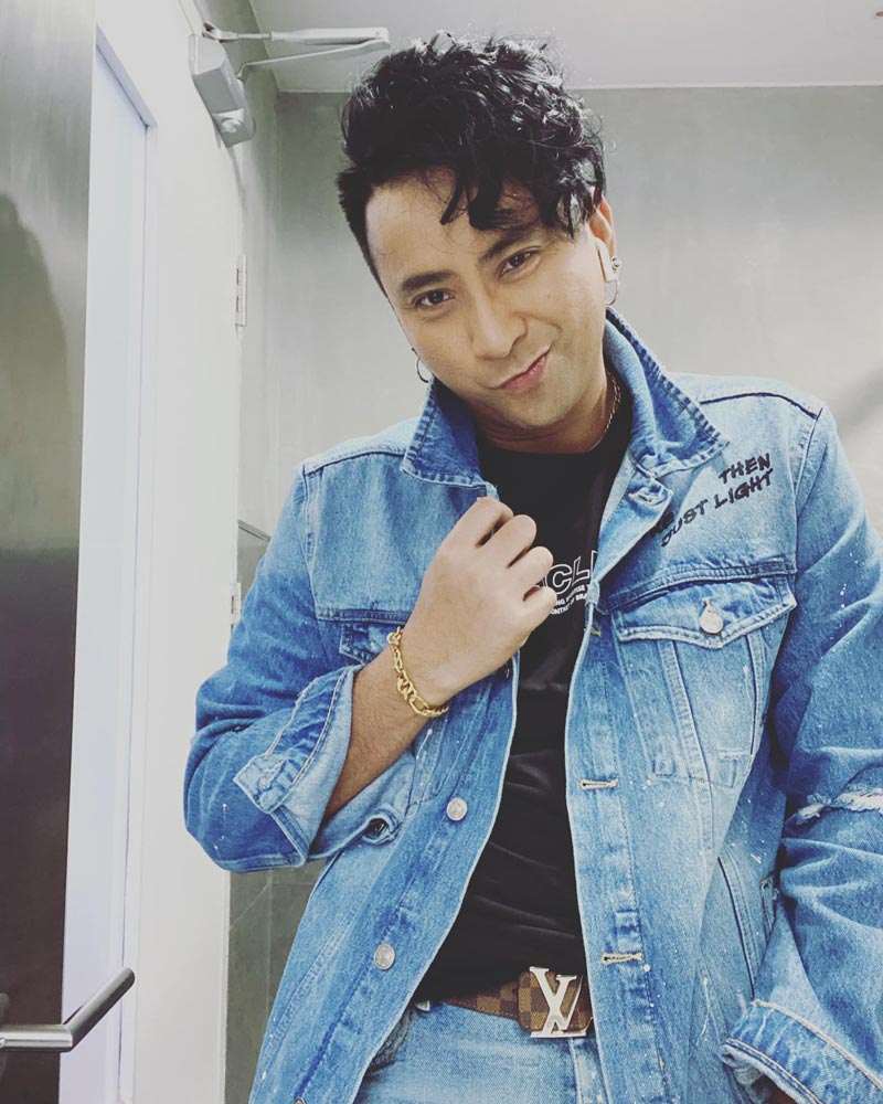 บอล เชิญยิ้ม