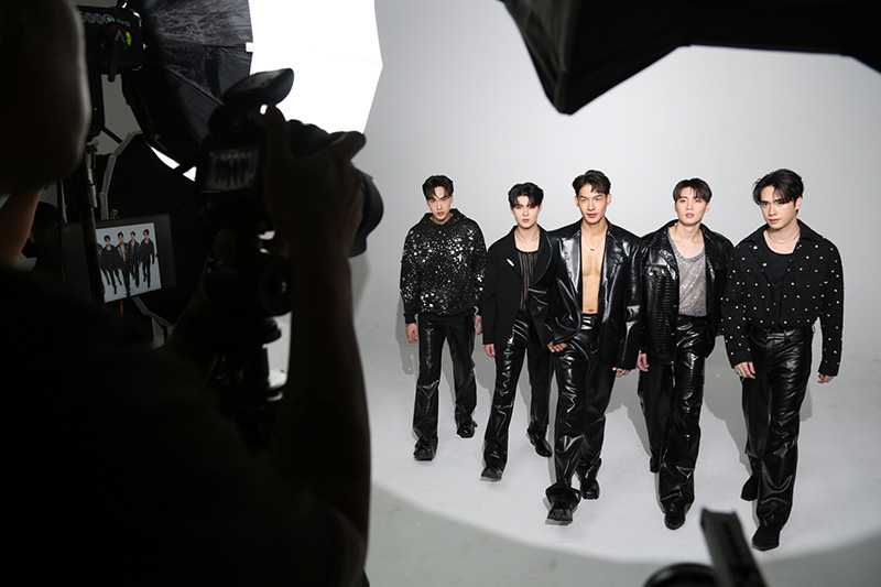 ภาพเบื้องหลัง ปฏิทินช่อง 3 ปี 2567