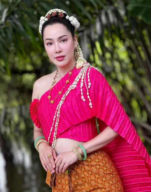 แฟชั่นชุดไทยของสาว ๆ แก๊งคณิกา จากละคร คุณพี่เจ้าขาดิฉันเป็นห่านมิใช่หงส์ สวยทุกลุค