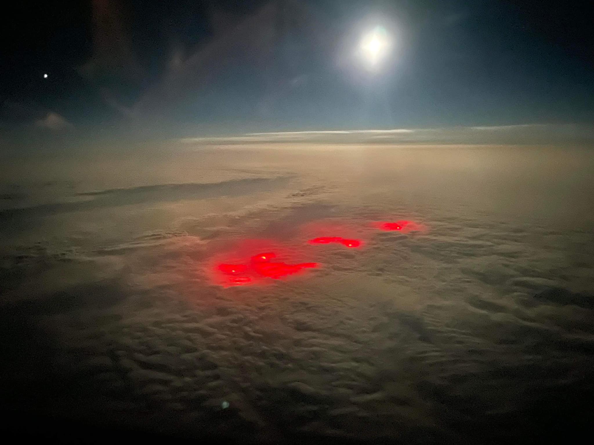 แสงประหลาดใต้ทะเล