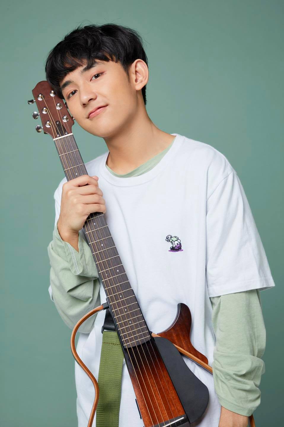  เฟิร์ส อนุวัตน์ 