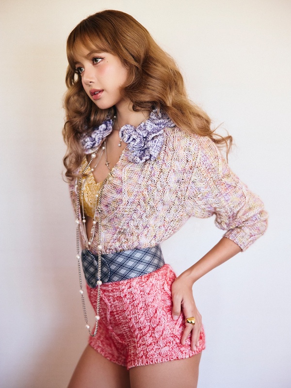 ลิซ่า อวดลุคสวยแกลม ร่วมงาน Louis Vuitton