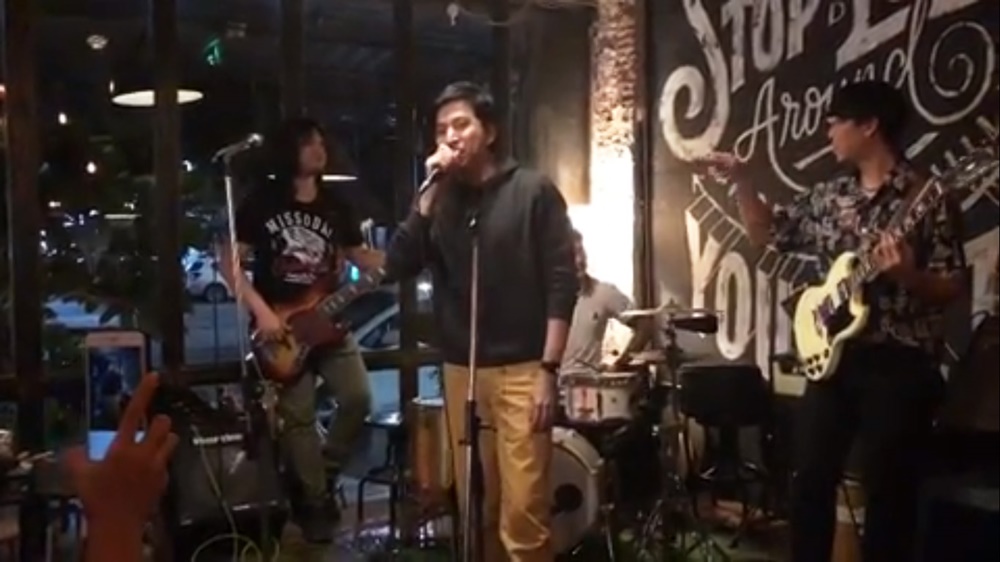 แซม ยุรนันท์