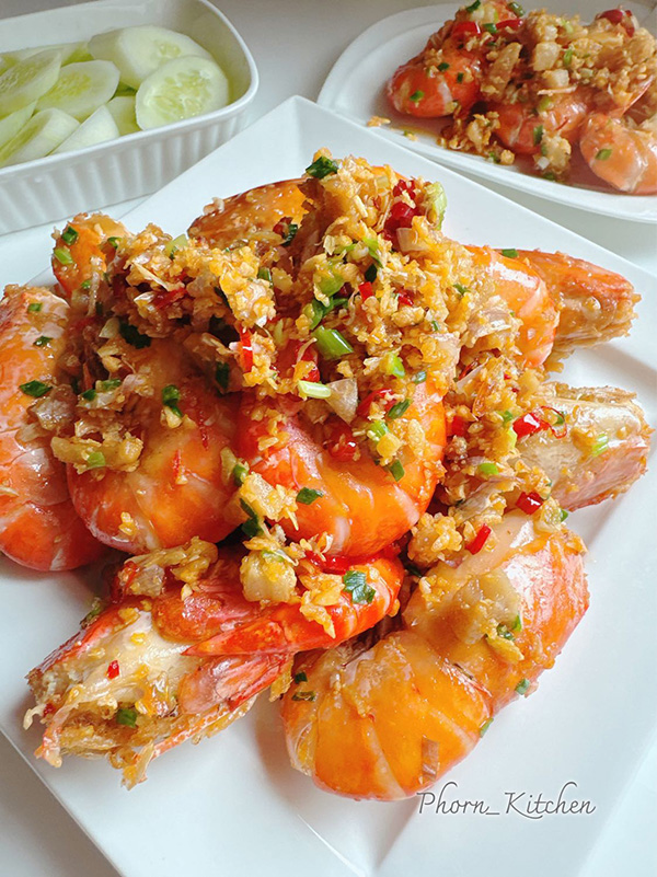 กุ้งคั่วพริกเกลือกระเทียมเจียวกากหมู