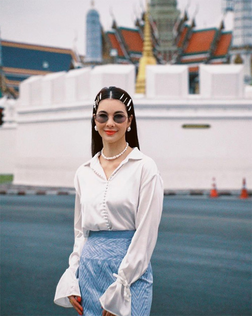 โบว์ เบญจวรรณ ใส่ผ้าถุงไปวัด