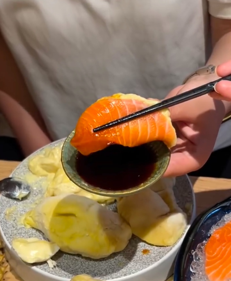 แซลมอนทุเรียน