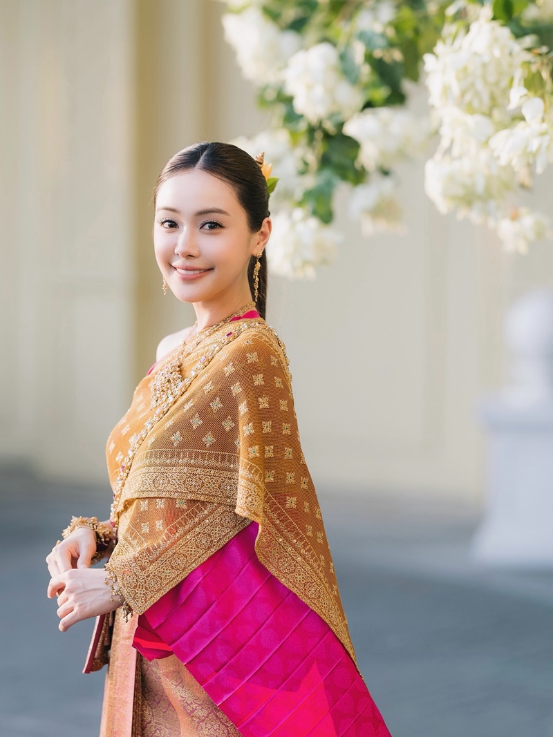 ประวัติ อุ้ม อิษยา