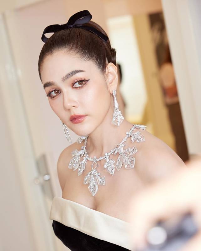 ชมพู่ อารยา
