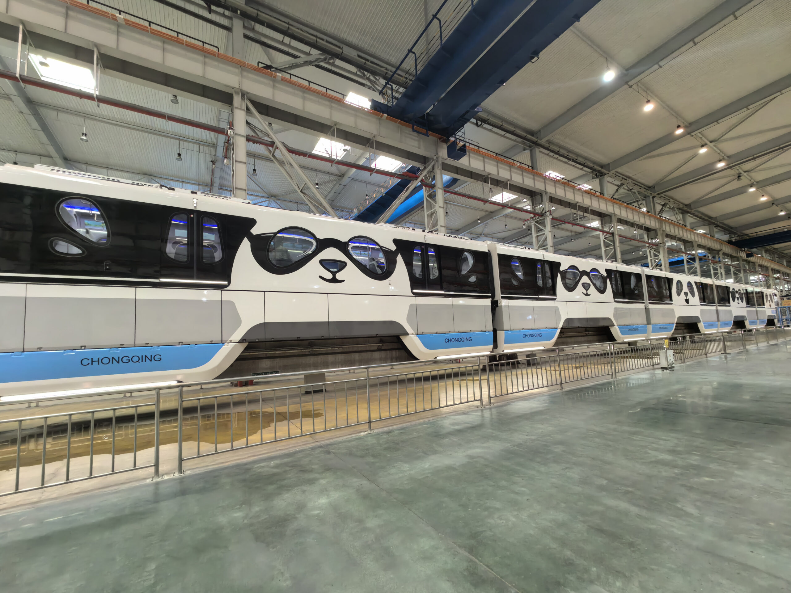 รถไฟฉงชิ่งธีมแพนด้ายักษ์
