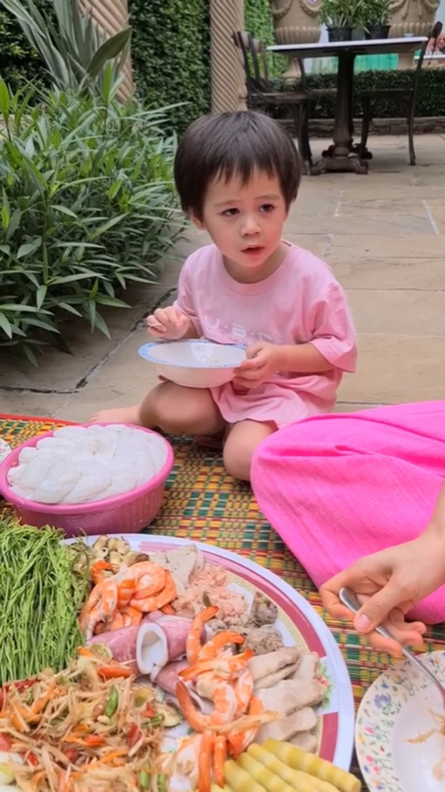 ชมพู่ อารยา