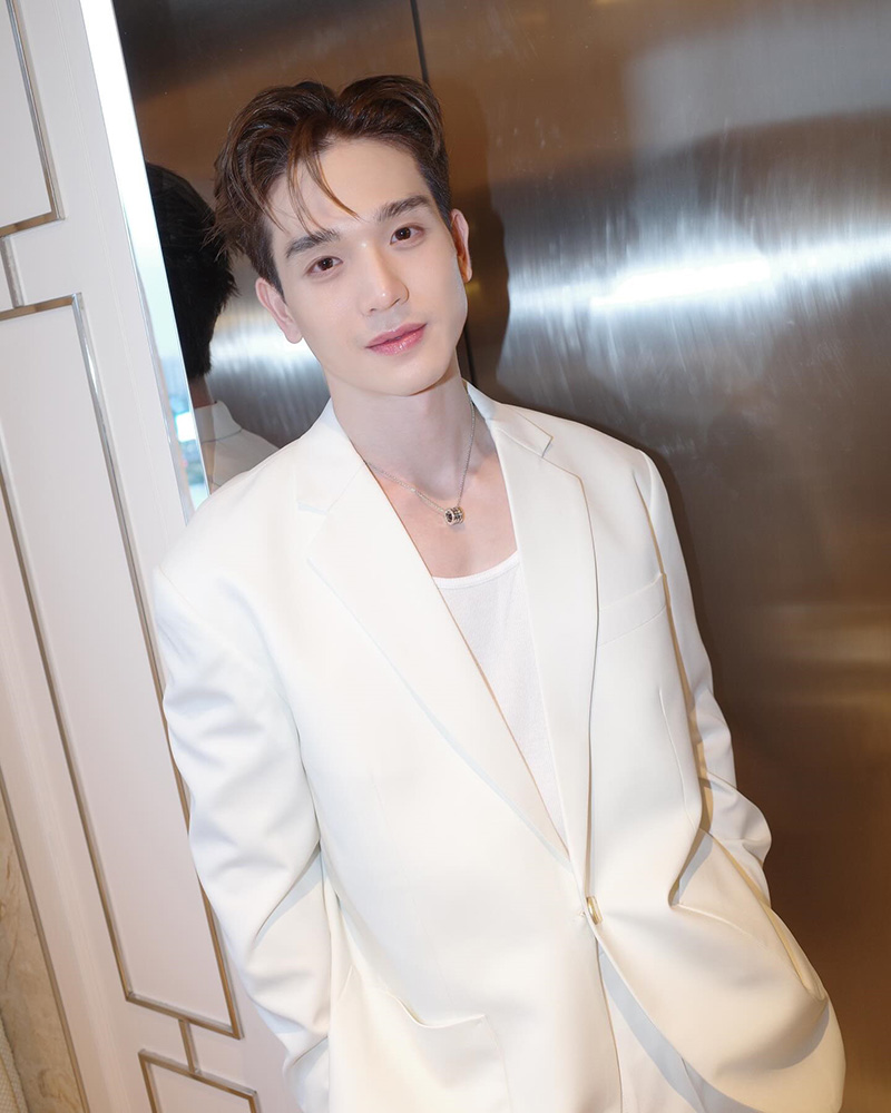 เพจดังเทียบภาพ ตงตง เดอะสตาร์ กับสาวนอกวงการ 