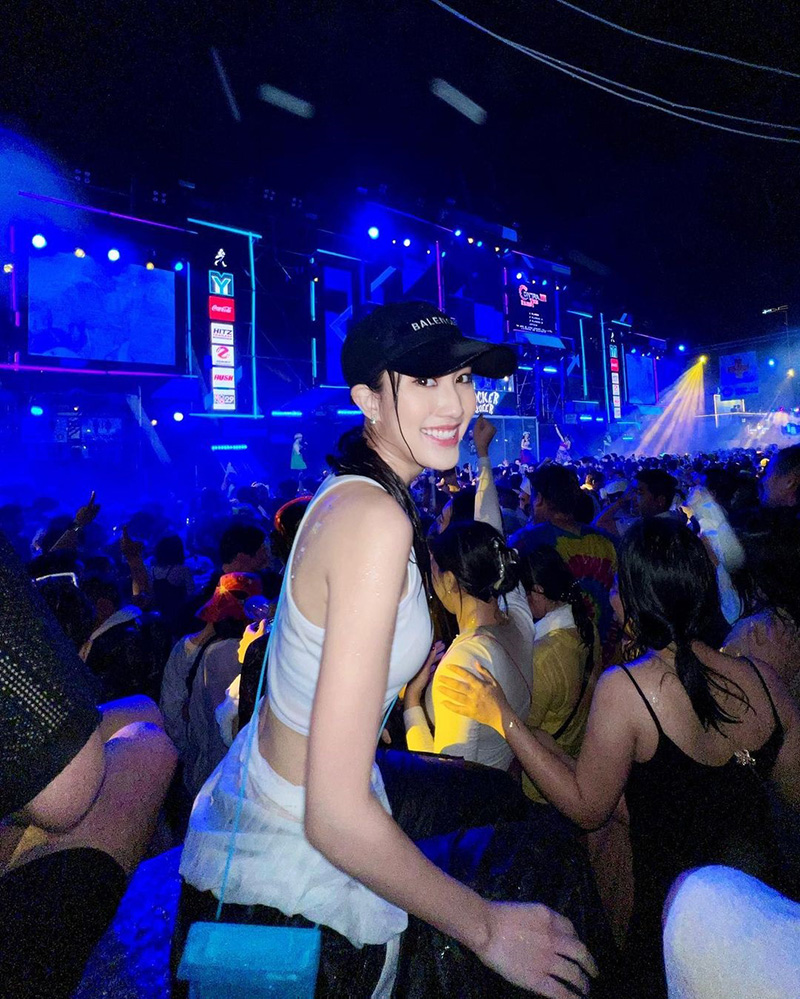 เบส รักษ์วนีย์