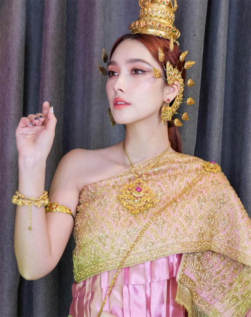 ฮาน่า ลีวิส Ayothaya Makeup