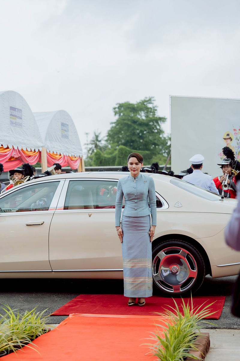 ท่านผู้หญิงอรอนงค์ ผู้แทนพระองค์ ในพิธีวางศิลาฤกษ์ หอประชุมคณะสงฆ์