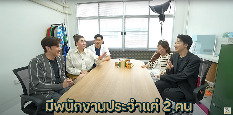 ตีท้ายครัวบุกออฟฟิศคู่หูอินฟลูฯ มอส-มาย