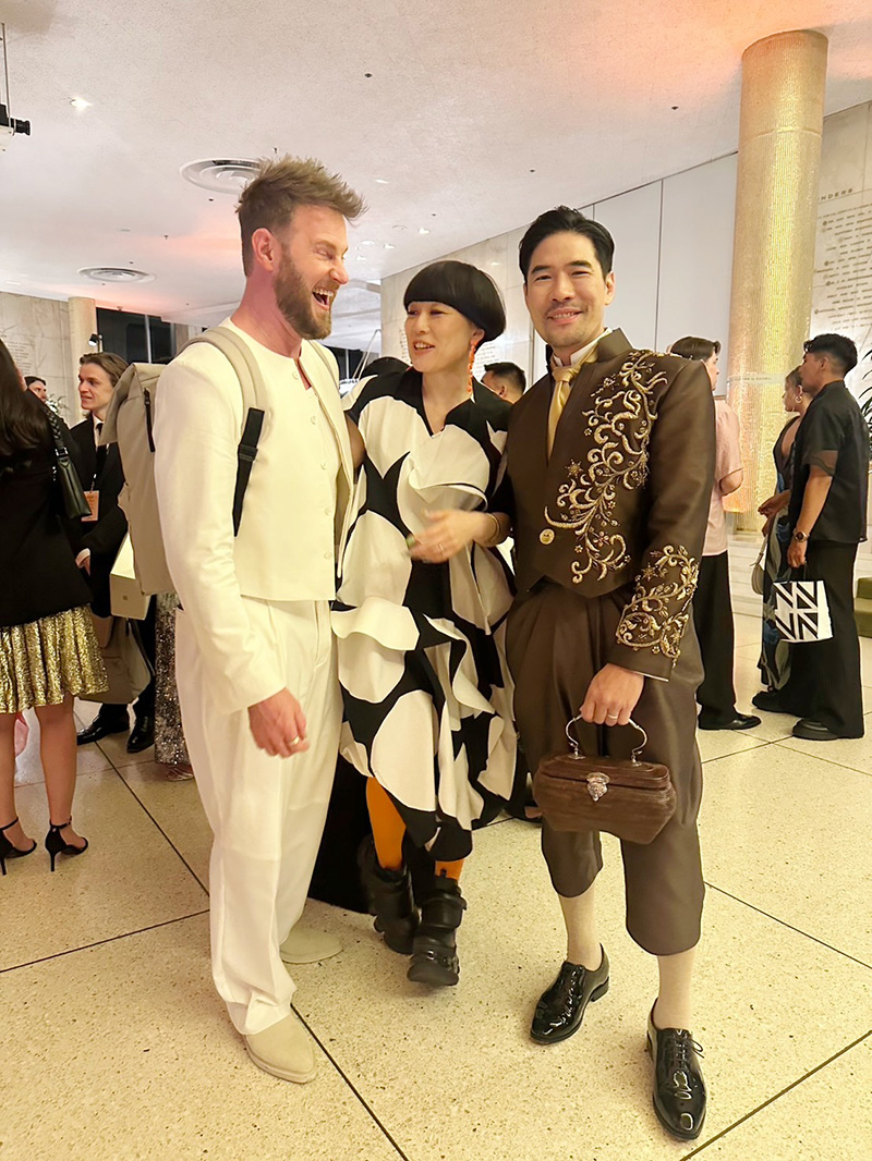 วู้ดดี้ เดินพรมทองในชุดไทย งาน Gold Gala 2025 