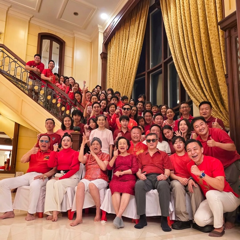 ครอบครัวอัสสรัตนกุลของ บิวกิ้น พุฒิพงศ์