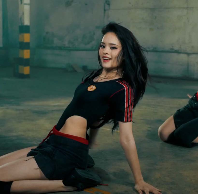 แอลลี่ อชิรญา โปรโมตผลงานใหม่ เอาใจสาวกปีศาจแดง แมนยู