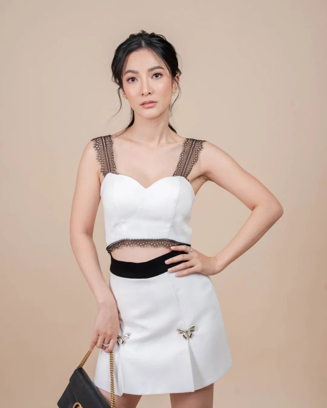 อาย วราไพรินทร์