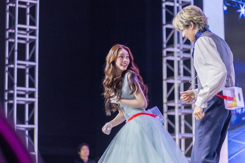 พีค มิ้นท์ เล่นเกมปิงปอง