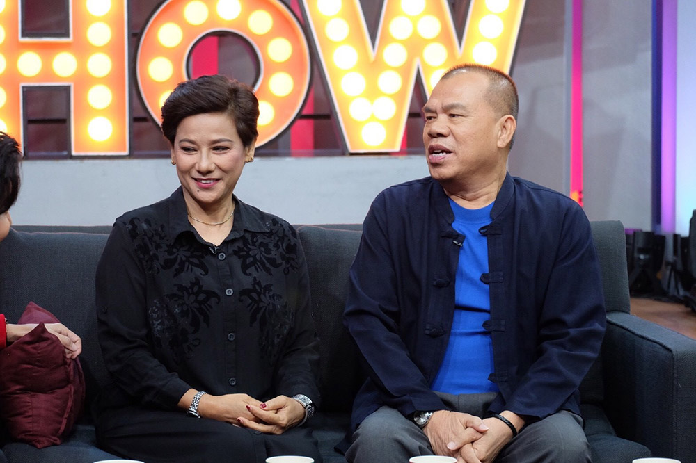 กล้วย เชิญยิ้ม