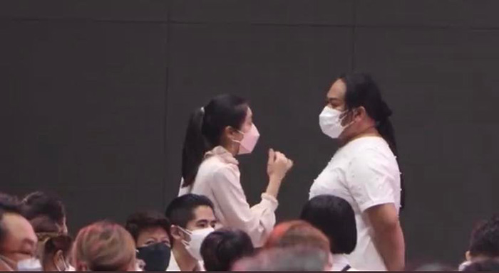 ผู้จัดการ พิ้งค์กี้ สาวิกา คุยกับ กระติก อิจศรินทร์ 