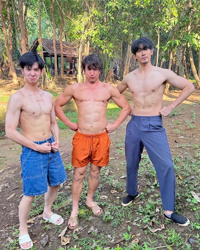 เปิดภาพ 3 หนุ่มหล่อโชว์กล้าม หลังหนังธี่หยด 3 กวาดรายได้ 400 ล้าน