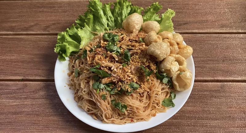 วิธีทำยำเส้นหมี่อกไก่ฉีก
