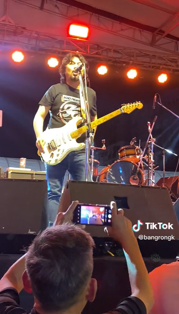 เสก โลโซ 