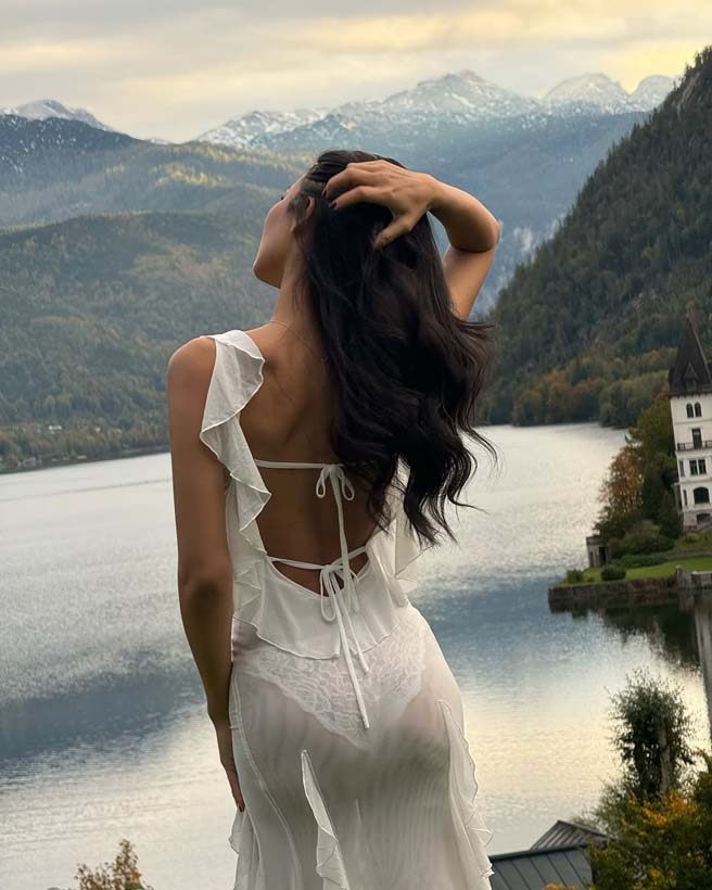 น้ำตาล ชลิตา ใส่เดรสสุดบาง เห็นสัดส่วนเซ็กซี่ด้านใน