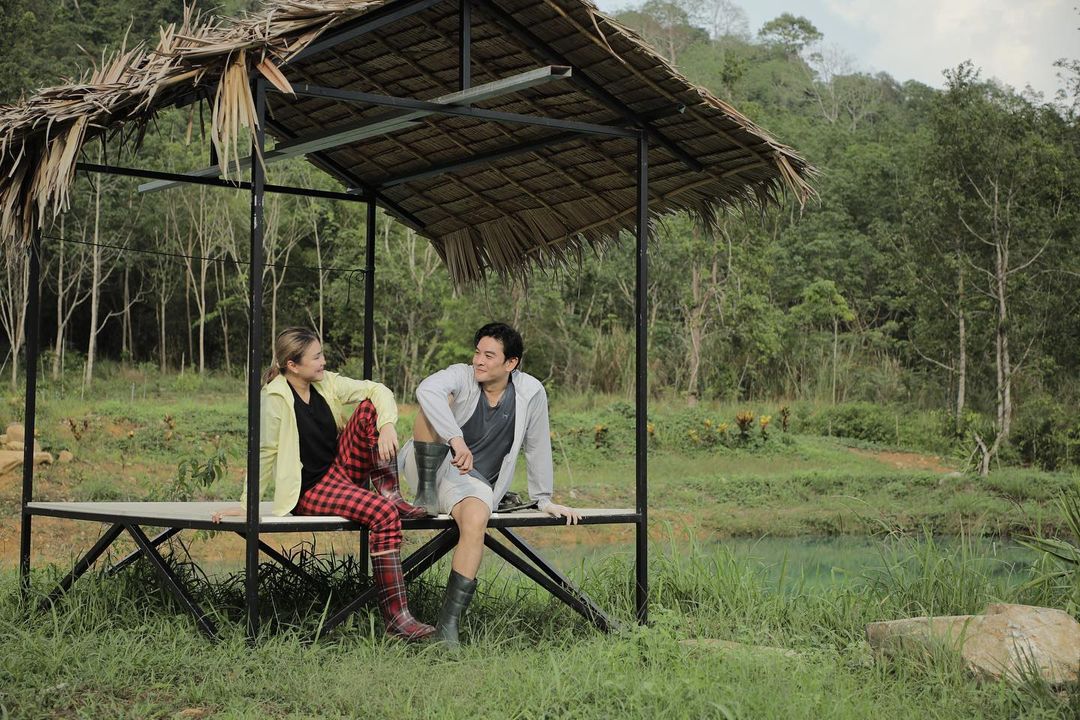 ชาคริต แย้มนาม