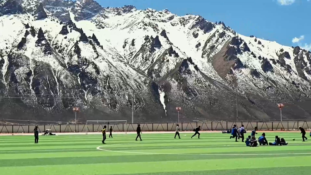 สนามบอลทิเบต