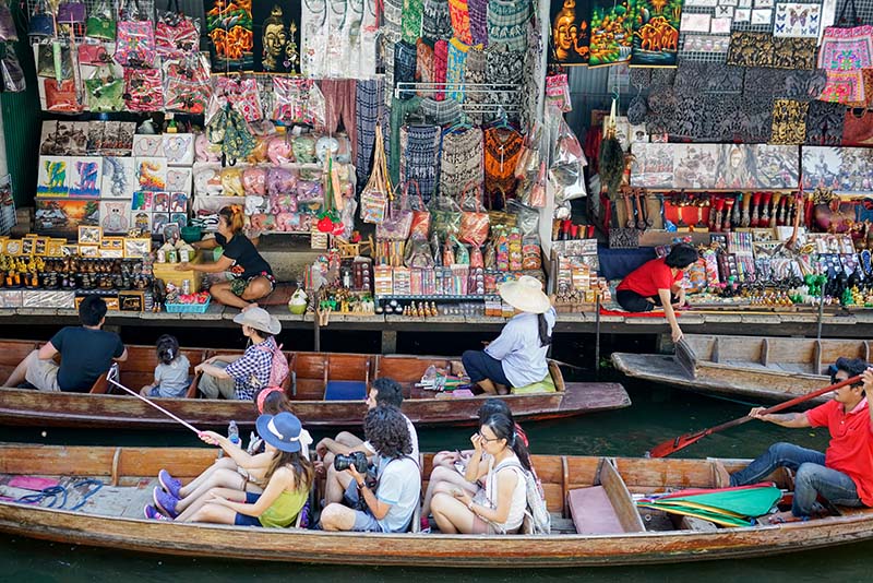 สินค้าขายที่ริมสองฝั่งคลองดำเนินสะดวก ราชบุรี