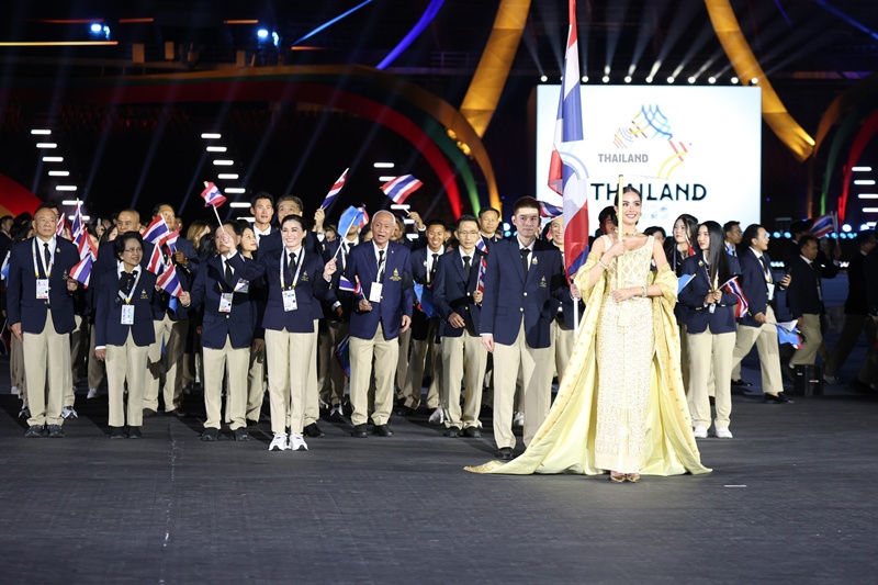 ในหลวง - พระราชินี เสด็จฯ ไปทรงเปิดการแข่งขันกีฬาซีเกมส์ ครั้งที่ 33