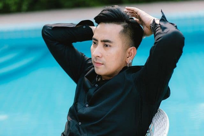 บอล เชิญยิ้ม