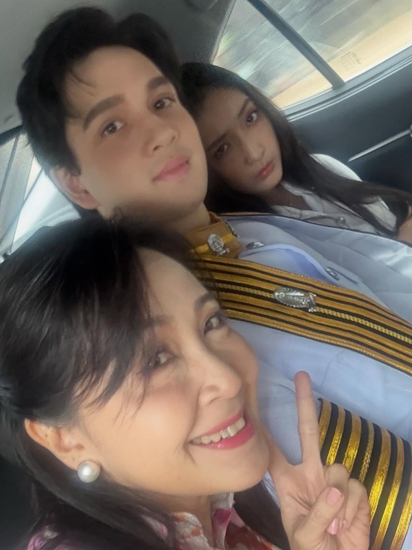 น้องเน็ต ลูกชาย น็อต-กวาง เป็นตัวแทนบัณฑิต ทูลเกล้าฯ ถวายพวงมาลัย กรมสมเด็จพระเทพฯ