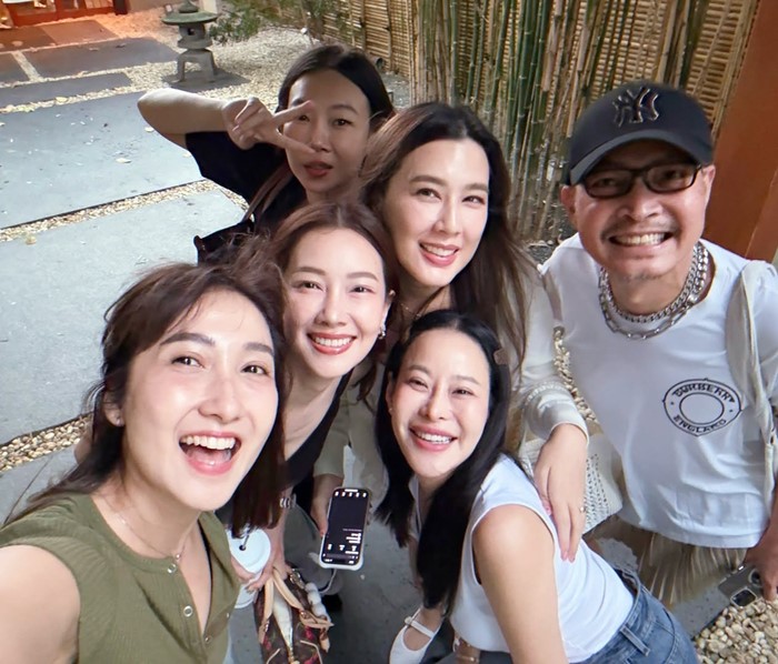 เพื่อนซี้ดาราช่อง 7  นุ่น วรนุช หนิง ปณิตา บี มาติกา เจี๊ยบ ชมพูนุช นัดรวมตัวที่ร้านอาหารญี่ปุ่น