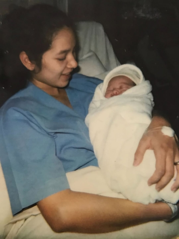  นุสบา ปุณณกันต์ โพสต์ภาพ น้องปุณณ ลูกชาย ตั้งแต่เด็กน้อยจนโตเป็นคุณหมอ