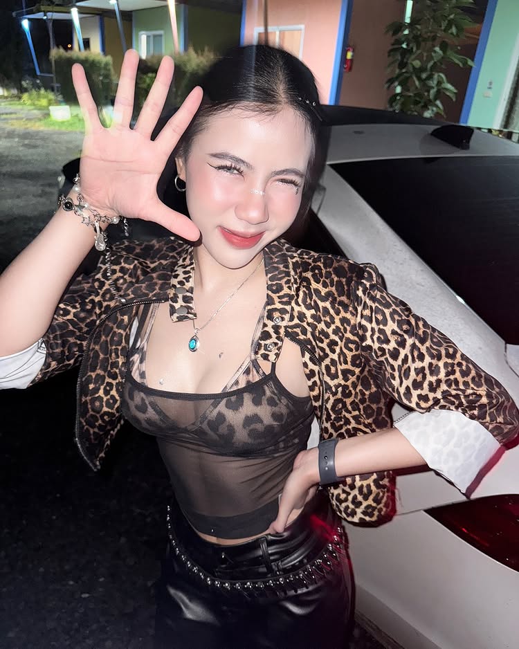 กระต่าย พรรณนิภา ลุคแม่เสือสาว อู้หูว... ไฟหน้าสว่างวาบ !