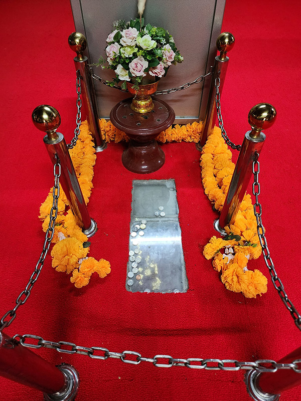 พระอุเชนทร์ วัดสวนขัน