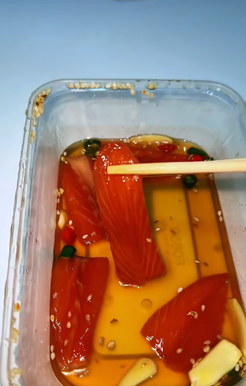 แซลมอนดอง