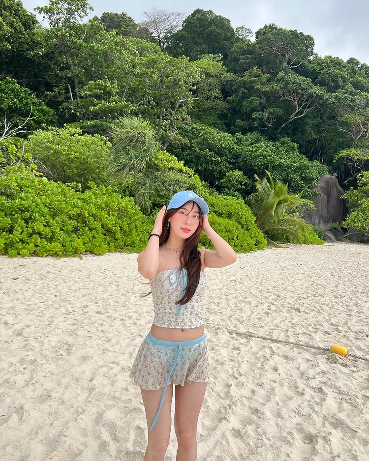 ดรีม อภิชญา แจกความสดใส นุ่งสั้นเที่ยวทะเล โชว์หุ่นขาวออร่าริมหาด