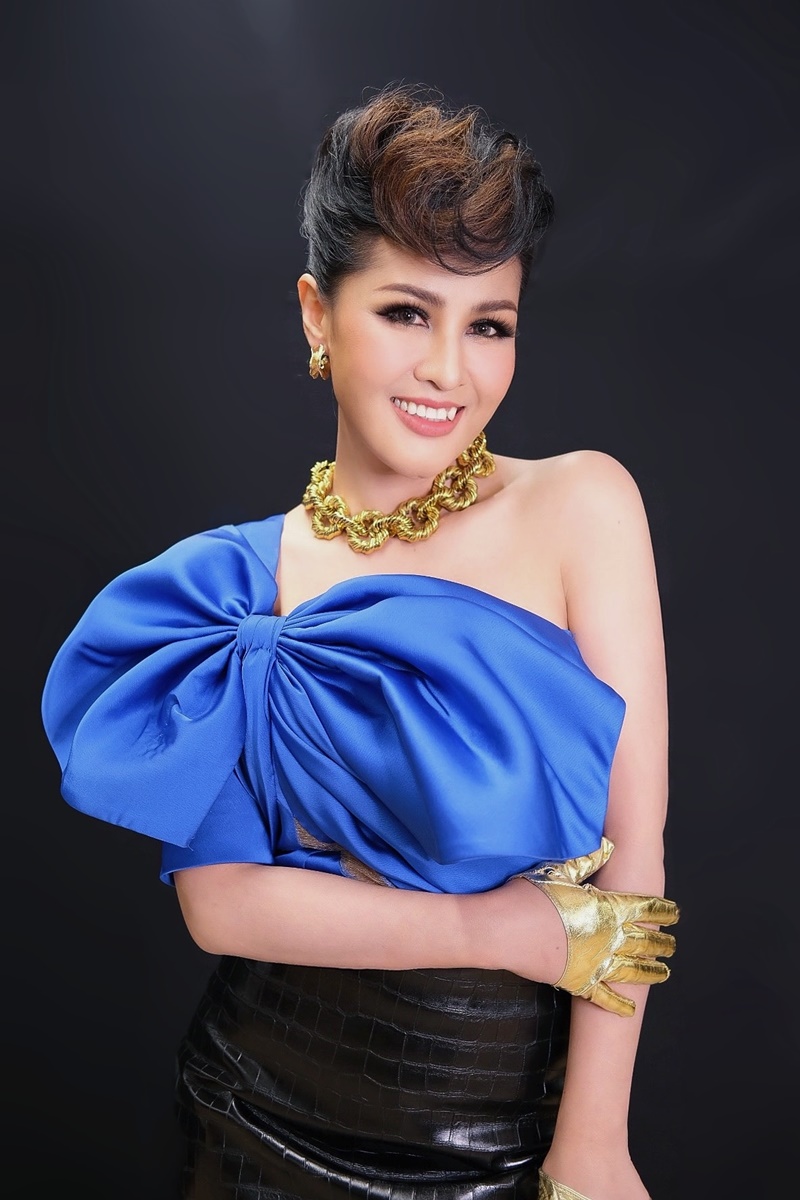หญิงลี ศรีจุมพล